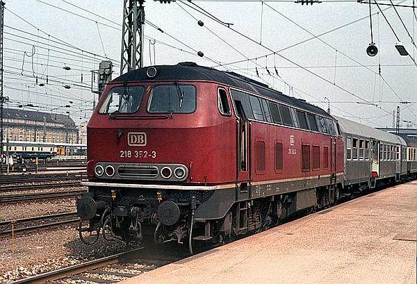 Foto:: DB 218 352-3 / Muenchen / 04.06.1981 (Foto,Fotos,Bilder,Bild,)