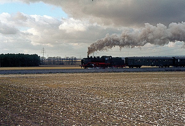 Foto:: EK 24 009 + WLE VL 0671 / Lippstadt / 31.01.1982 (Foto,Fotos,Bilder,Bild,)