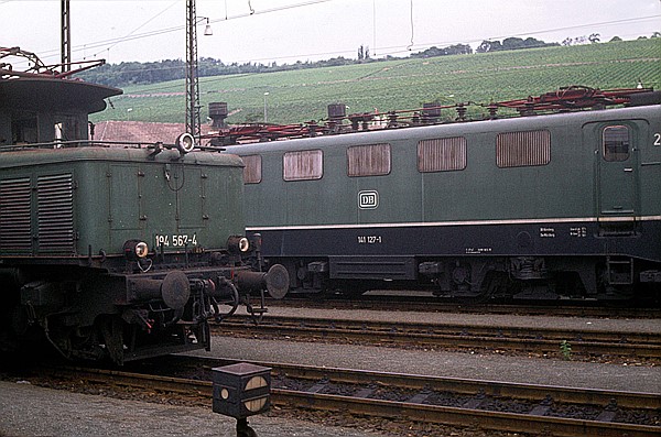 Foto:: DB 194 567-4 + DB 141 127-1 / Wuerzburg / 03.07.1982 (Foto,Fotos,Bilder,Bild,)