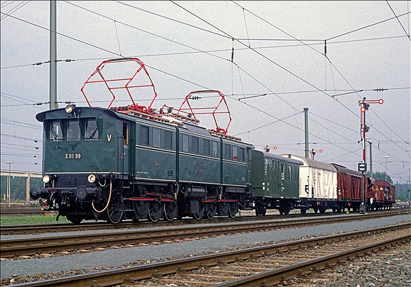 Foto:: E 91 99 / Nuernberg / 21.09.1985 (Foto,Fotos,Bilder,Bild,)