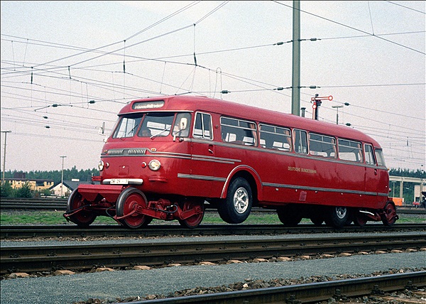Foto:: DB Schienen-Strasse-Bus / Nuernberg / 21.09.1985 (Foto,Fotos,Bilder,Bild,)