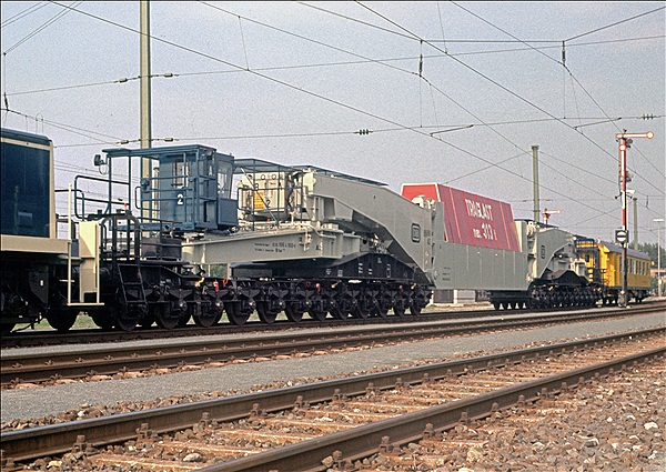 Foto:: Schwertransportwagen / Nuernberg / 21.09.1985 (Foto,Fotos,Bilder,Bild,)