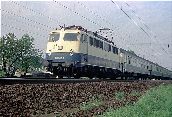 Foto:: DB 110 362-1 / Schwerte-Westhofen / 29.04.1990 (Foto,Fotos,Bilder,Bild,)