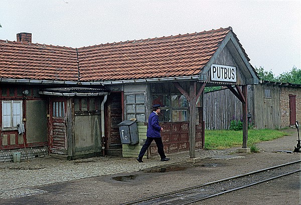 Foto:: Bahnhof / Putbus / 15.06.1991 (Foto,Fotos,Bilder,Bild,)