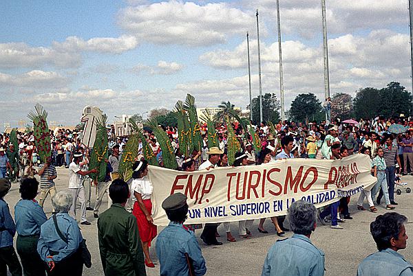 Foto:: 1. Mai Parade /Holguin / 01.05.1992 (Foto,Fotos,Bilder,Bild,)