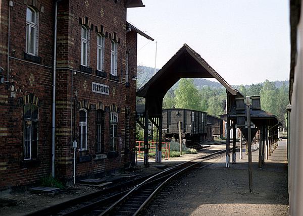 Foto:: Bahnhof /  Bertsdorf / 07.05.1994 (Foto,Fotos,Bilder,Bild,)