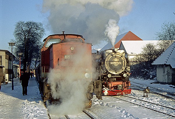 Foto:: DR 199 872-3 + DR 99 7243-1 / Drei Annen Hohne / 28.12.1996 (Foto,Fotos,Bilder,Bild,)