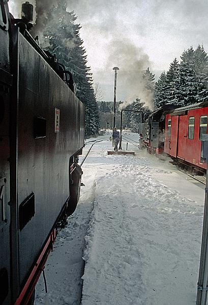 Foto:: DR 99 7240-7 + DR 99 7243-1 / Drei Annen Hohne / 06.12.1997 (Foto,Fotos,Bilder,Bild,)