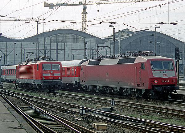 Foto:: DB 112 135-9 + DB 120 143-3 / Leipzig / 13.03.1999 (Foto,Fotos,Bilder,Bild,)