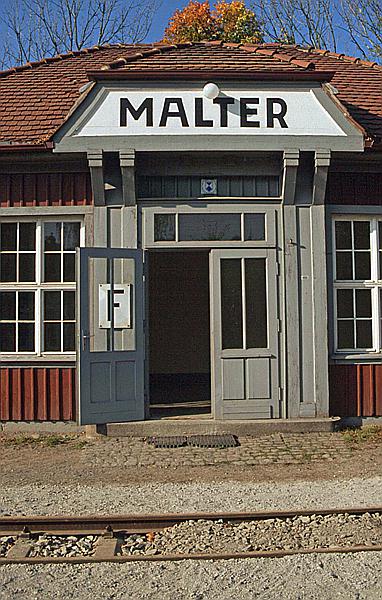 Foto:: Bahnhofsgebaeude / Malter / 20.10.2001 (Foto,Fotos,Bilder,Bild,)