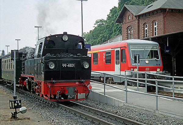 Foto:: DB 251 901-5 + DB 928 638-6 / Putbus / 06.07.2002 (Foto,Fotos,Bilder,Bild,)