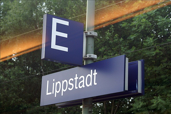 Foto:: Bahnhofsschild / Lippstadt  / 06.06.2009 (Foto,Fotos,Bilder,Bild,)