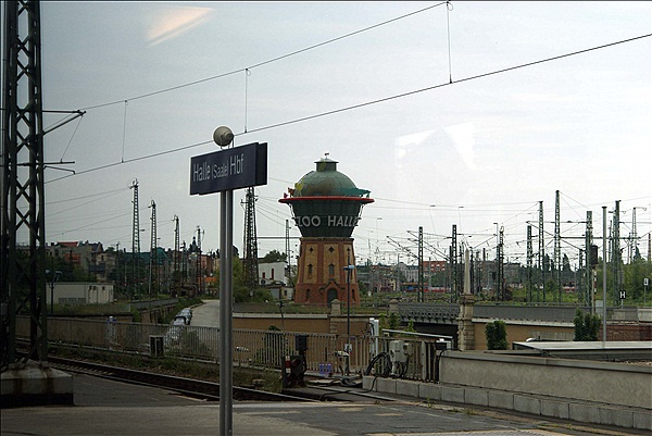 Foto:: Bahnhofsschild /  Halle (Saale) / 06.06.2009 (Foto,Fotos,Bilder,Bild,)