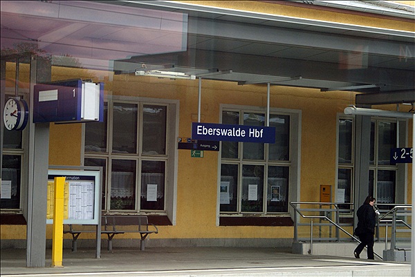 Foto:: Bahnhofsschild /  Eberswalde / 06.06.2009 (Foto,Fotos,Bilder,Bild,)