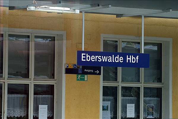 Foto:: Bahnhofsschild / Eberswalde  / 06.06.2009 (Foto,Fotos,Bilder,Bild,)