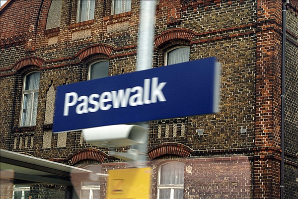 Foto:: Bahnhofsschild / Pasewalk  / 06.06.2009 (Foto,Fotos,Bilder,Bild,)