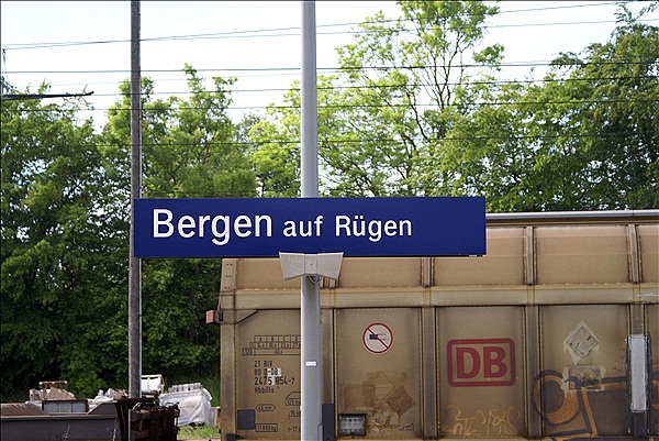 Foto:: Bahnhofsschild / Bergen (Ruegen)  / 06.06.2009 (Foto,Fotos,Bilder,Bild,)