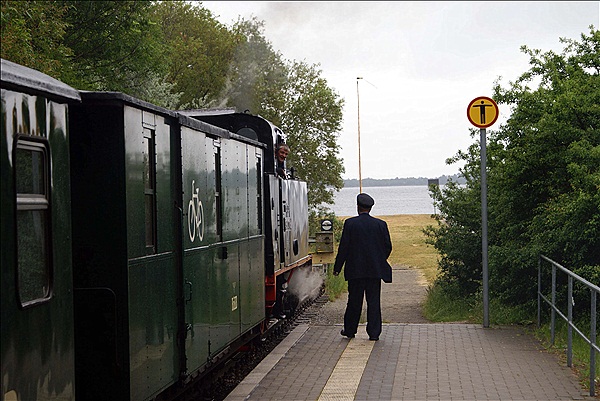 Foto:: Bahnhofsschild / Lauterbach / 07.06.2009 (Foto,Fotos,Bilder,Bild,)