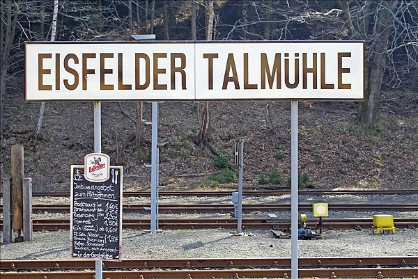 Foto:: Bahnhofsschild / Eisfelder Talmuehle / 24.04.2010 (Foto,Fotos,Bilder,Bild,)
