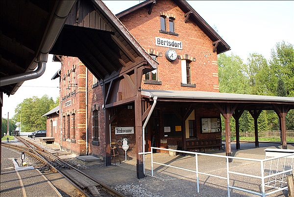 Foto:: Bahnhof / Bertsdorf / 30.04.2011 (Foto,Fotos,Bilder,Bild,)