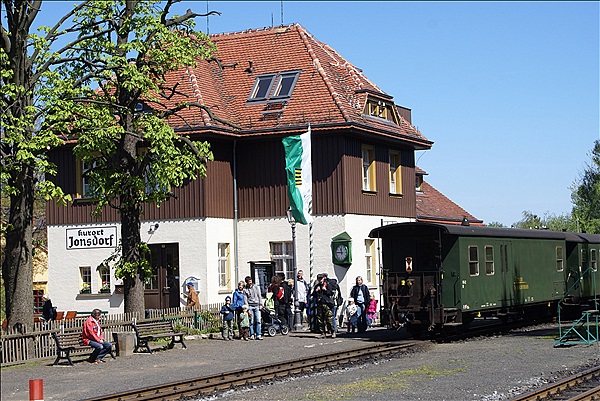Foto:: Bahnhof / Jonsdorf / 01.05.2011 (Foto,Fotos,Bilder,Bild,)