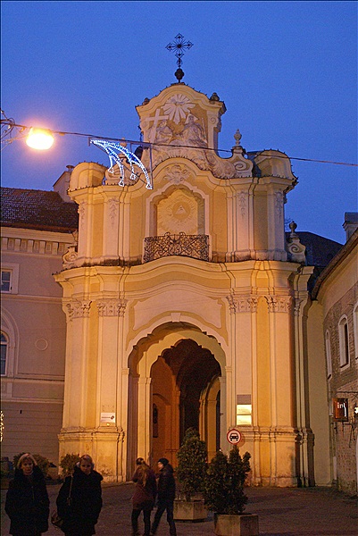 Foto:: Tor zur Dreifaltigkeitskirche / Vilnius / 08.01.2012 (Foto,Fotos,Bilder,Bild,)