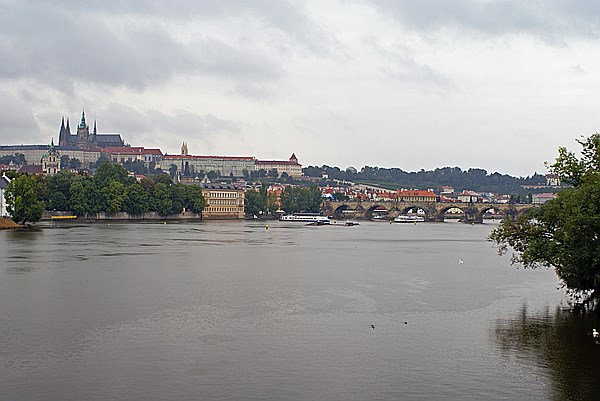 Foto:: Karlsbruecke + Burg / Prag / 25.08.2013 (Foto,Fotos,Bilder,Bild,)