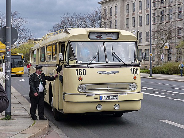 Foto:: Ikarus Bus 160 / Dresden / 17.04.2015 (Foto,Fotos,Bilder,Bild,)