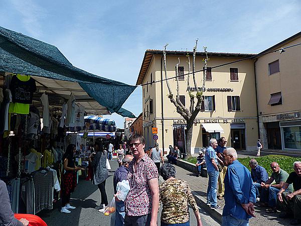 Foto:: Wochenmarkt / Pomarance / 13.05.2015 (Foto,Fotos,Bilder,Bild,)