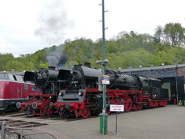 Foto:: DB 23 071 + DR 35 1097-1 / Bochum-Dahlhausen / 01.05.2017 (Foto,Fotos,Bilder,Bild,)