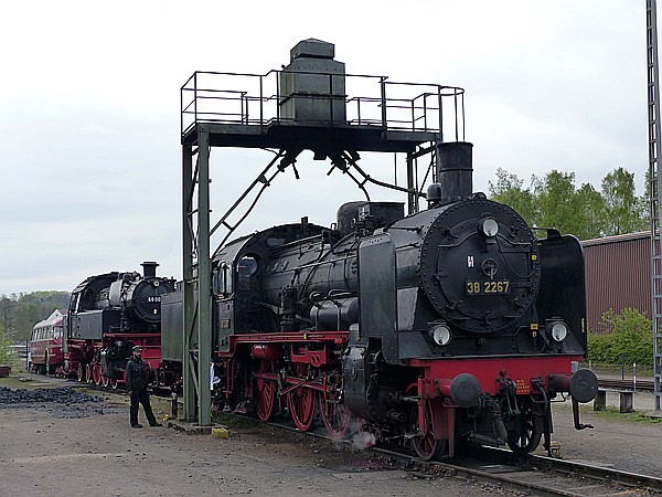 Foto:: DB 66 002 + 38 2267 / Bochum-Dahlhausen / 01.05.2017 (Foto,Fotos,Bilder,Bild,)