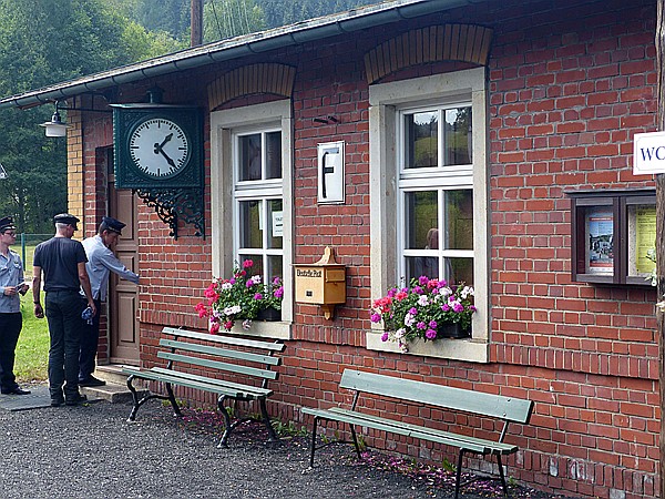 Foto:: Bahnhofsgebauede / Schmalzgrube / 04.08.2018 (Foto,Fotos,Bilder,Bild,)