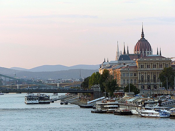 Foto:: Parlamentsgebaeude / Budapest / 19.08.2018 (Foto,Fotos,Bilder,Bild,)