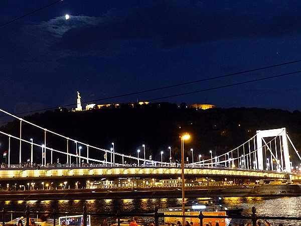 Foto:: Donau / Budapest / 19.08.2018 (Foto,Fotos,Bilder,Bild,)