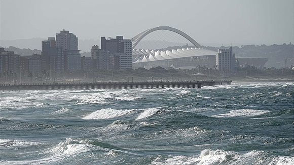 Foto:: Strand + Fussballstadion / Durban / 28.03.2023 (Foto,Fotos,Bilder,Bild,)