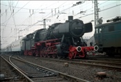 Foto SP_1017_00005: DB 050 761-6 + SNCB 1607 Dampflokabschied / Aachen / 04.04.1976