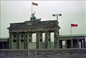 Foto SP_1057_00010: BRandenburger Tor / Berlin / 10.04.1977