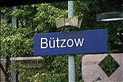 ID: 209: Bahnhofsschild / Buetzow / 07.06.2009
